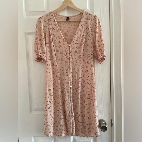 Nobody’s Child Blush Pink Floral Short Sleeve Mini Dress - Picture 2 of 8